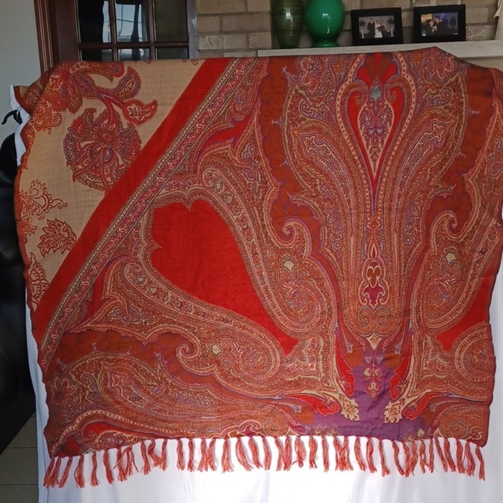 Surya Indira Wool Blend Throw, 50x70, EUC